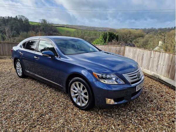 Lexus LS