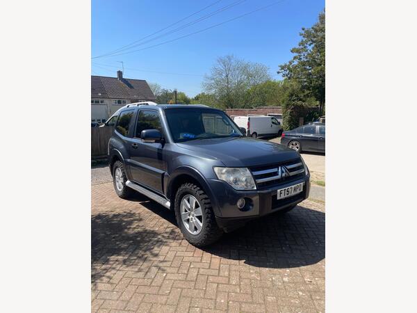 Mitsubishi Shogun 3.2 DI-DC Equippe Auto 4WD Euro 4 3dr SWB