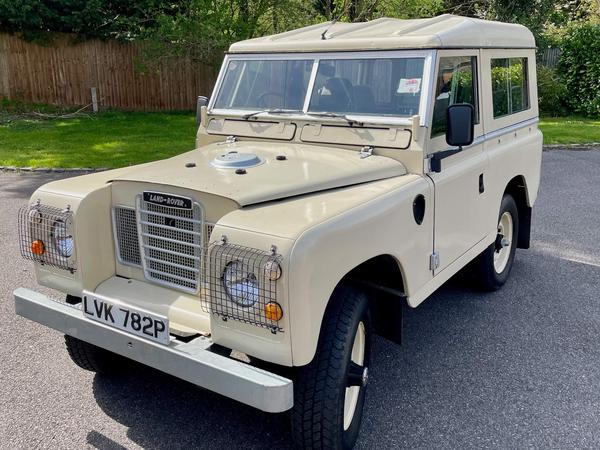 Land Rover Series III 2.3 88 Hard Top Petrol Manual (77 bhp)