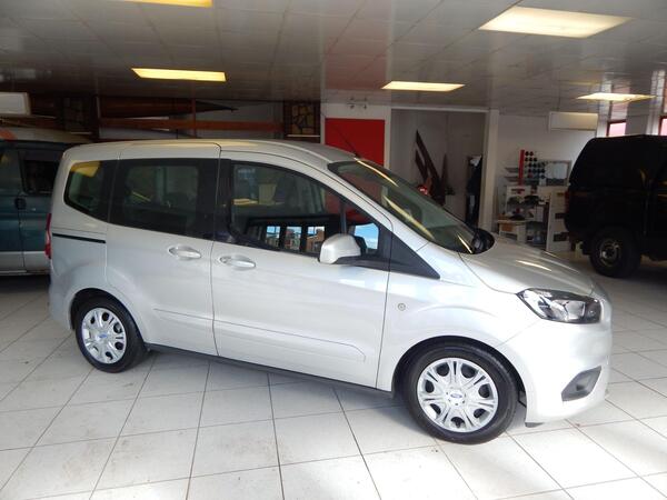 Ford Tourneo Courier 1.5 TDCi Zetec Euro 6 5dr