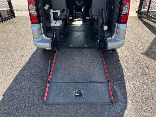 Peugeot Partner 1.6 BlueHDi 744 S Combi Van 6dr Diesel Manual L2 (113 g/km, 97.64 bhp)