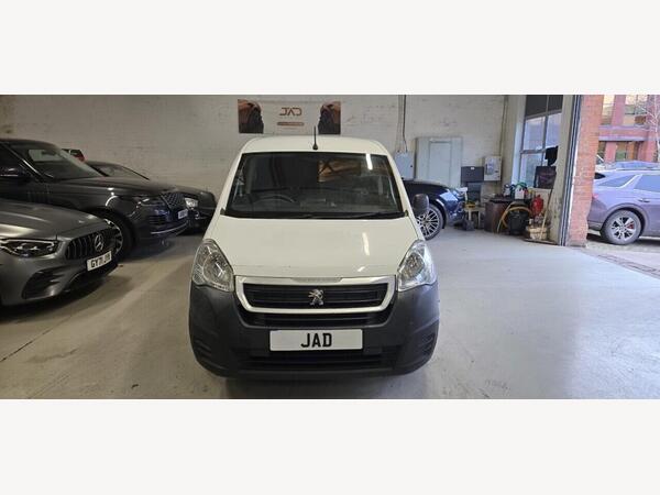Peugeot Partner 1.6 BlueHDi 854 Professional Panel Van 5dr Diesel Manual L1 (112 g/km, 97.64 bhp)