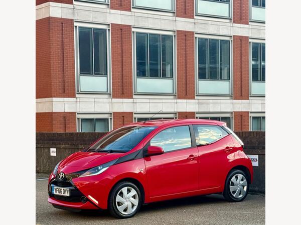 Toyota AYGO 1.0 VVT-i x-play Euro 6 5dr