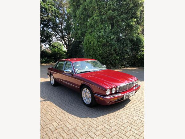 Daimler XJ Series 4.0 V8 Super LWB Saloon 4dr