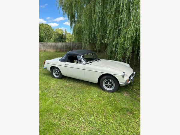 MG MGB GT 1.8 2dr