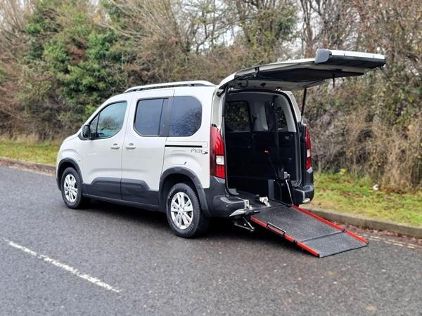 Peugeot Rifter 3 Seat Wheelchair Accessible Disabled Access Ramp Car 5dr