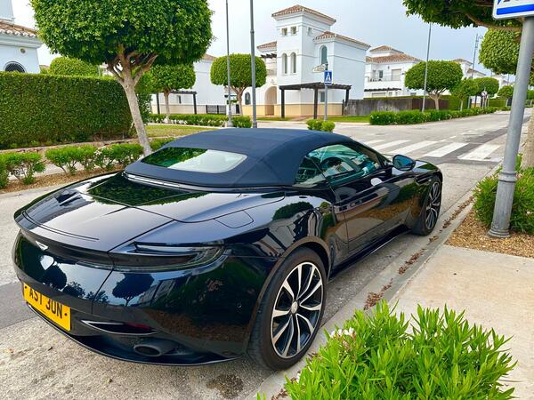 Aston Martin V8