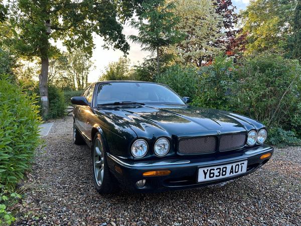 Jaguar XJR 4.0 V8 4dr