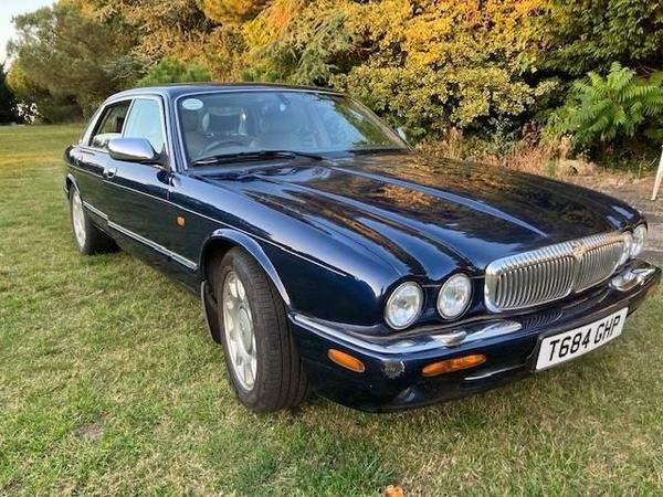 Daimler XJ Series 4.0 V8 Super LWB Saloon 4dr