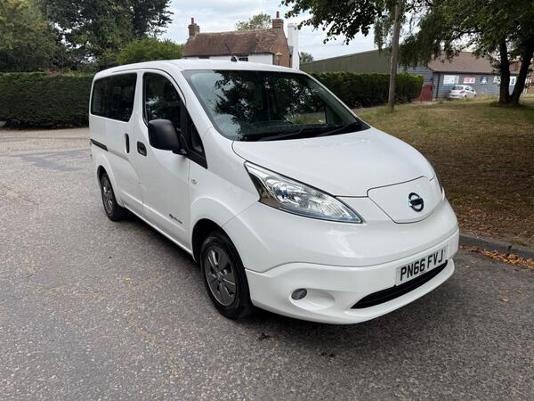 Nissan e-NV200 Tekna Combi Van Double Cab 5dr Electric Auto (7 Seat, Rapid) (109 bhp)