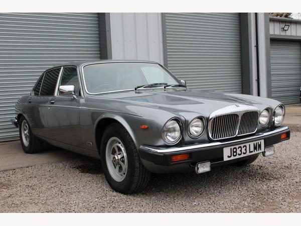 Daimler Double Six 5.3 V12 Sedan 4dr