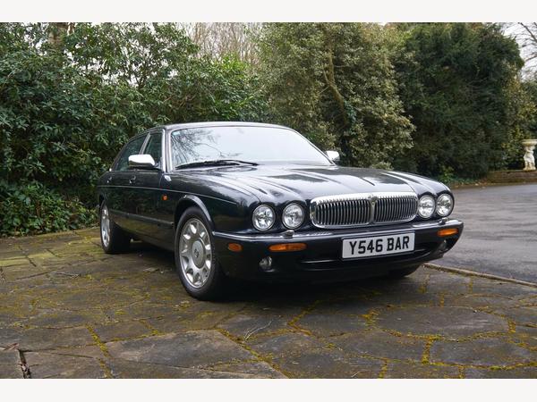 Daimler XJ Series 4.0 V8 Super LWB Saloon 4dr
