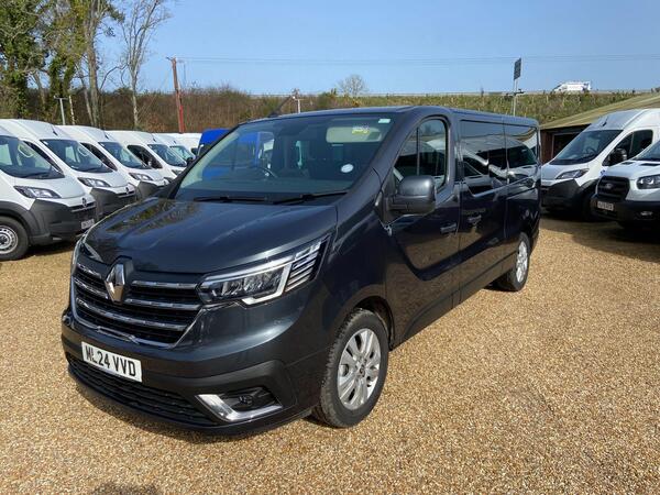 Renault Trafic 2.0 dCi LL30 Sport Minibus Double Cab 5dr Diesel Manual L2 H1 Euro 6 (s/s) (9 Seat) (150 ps)