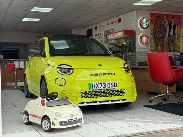 Abarth 500e C 42kWh Scorpionissima Auto 2dr