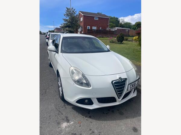 Alfa Romeo Giulietta 2.0 JTDM-2 Lusso Euro 5 (s/s) 5dr