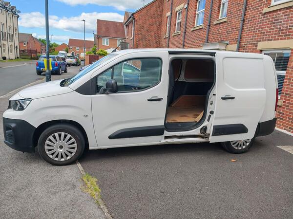 Peugeot Partner 1.5 BlueHDi 850 Professional Long Crew Van Double Cab 6dr Diesel EAT8 LWB Euro 6 (s/s) (130 bhp)