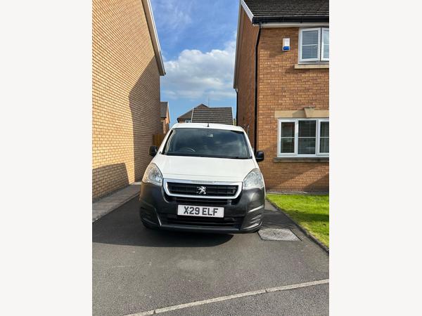 Peugeot Partner 1.6 HDi S Crew Van 4dr Diesel Manual L2 (147 g/km, 92 bhp)
