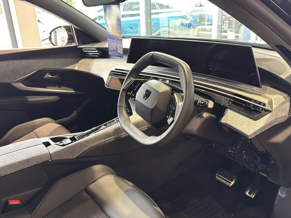 Peugeot E-3008 73kWh Allure Auto 5dr