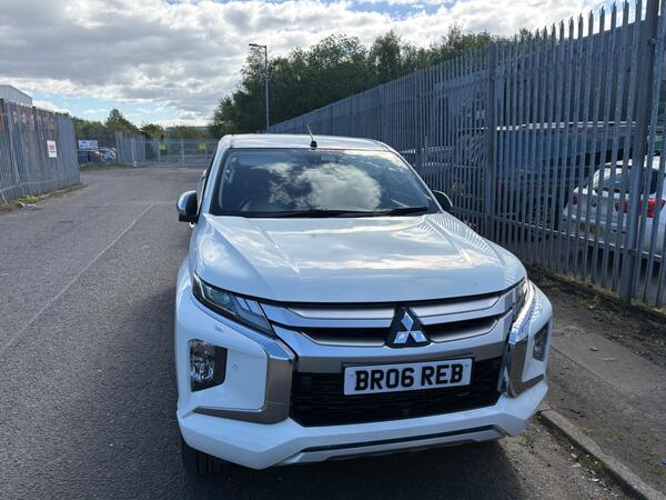 Mitsubishi L200 2.2 DI-D DC Barbarian X Pickup Double Cab 4dr Diesel Auto 4WD Euro 6 (s/s) (150 ps)