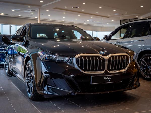 BMW i5 40 83.9kWh M Sport Touring Auto eDrive 5dr (11kW Charger)