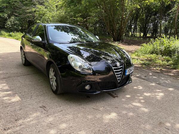 Alfa Romeo Giulietta 2.0 JTDM-2 Distinctive Euro 5 (s/s) 5dr