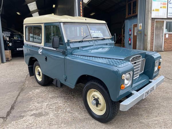 Land Rover Series III 2.3 88 Station Wagon (7 Seats)
