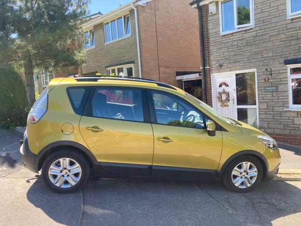 Renault Scenic Xmod 1.5 dCi Expression + MPV 5dr Diesel Manual Euro 5 (110 ps)