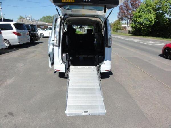 Nissan Serena WAV SLOPER WHEEL CHAIR ACCESS 5dr