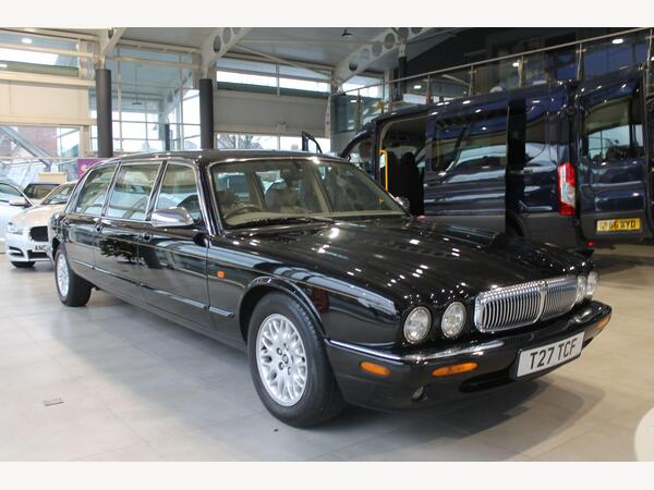 Daimler V8-250
