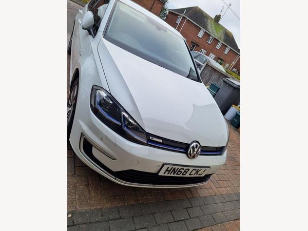 Volkswagen e-Golf 35.8kWh e-Golf Auto 5dr