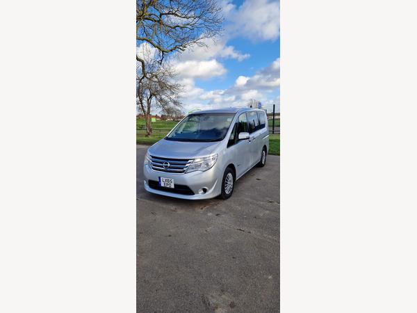 Nissan Serena 1
