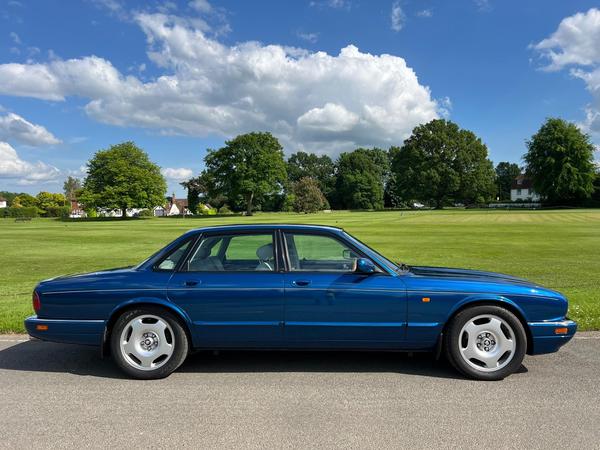 Jaguar XJR 4.0 4dr