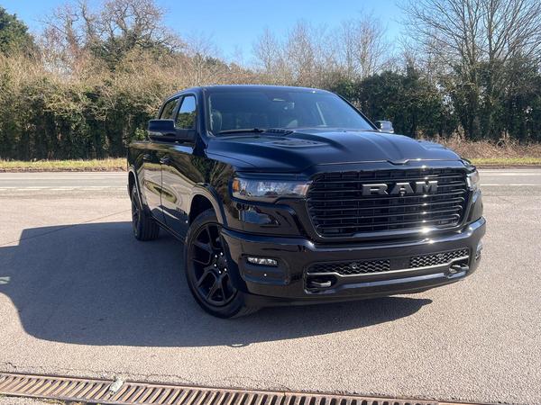 Dodge RAM MY25 RAM Laramie Night Premium 4dr