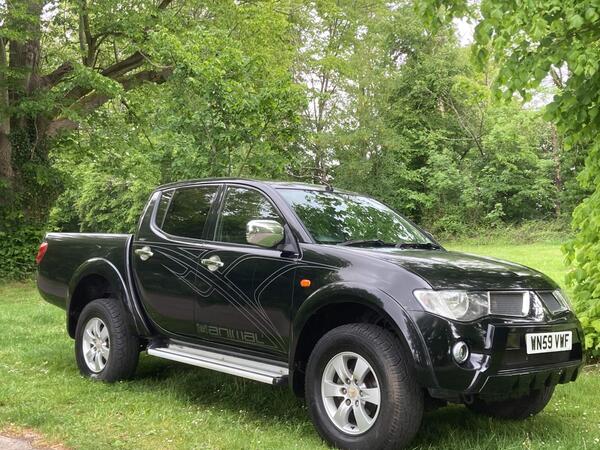 Mitsubishi L200 2.5 DI-D Animal Pickup 4dr Diesel Automatic 4WD (LWB) (253 g/km, 175 bhp)