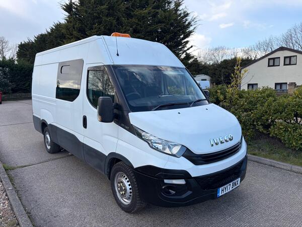 Iveco Daily 2.3D HPI 12V 35S 3520 (Business Premium Edition) Crew Van Double Cab 6dr Diesel Manual MWB High Roof Euro 6 (s/s) (116 ps)