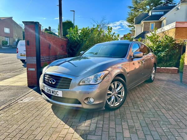 Infiniti M Q70 3.5 35h V6 Business Edition Saloon 4dr Petrol ULEZ Hybrid Auto Euro 5 (s/s) (364 ps) + private plate