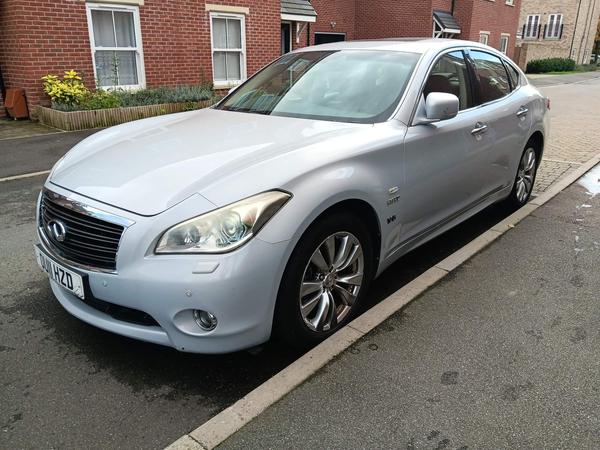 Infiniti M 3.5 35h V6 GT Premium Auto Euro 5 (s/s) 4dr