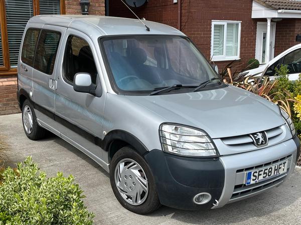 Peugeot Horizon Disabled adapted with ramp and wheelchair winch