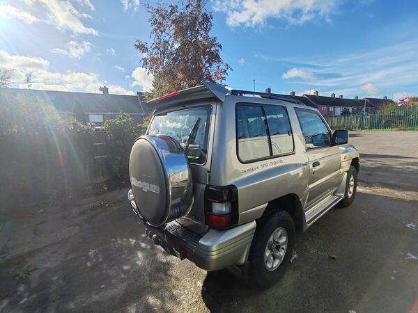 Mitsubishi Shogun 3.0 V6 24v GLS 3dr