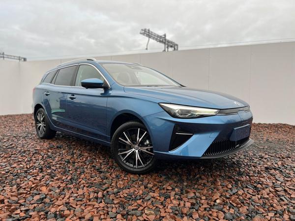 MG MG5 61.1kWh Trophy Auto 5dr