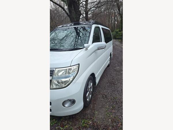 Nissan Elgrand Camper - Highway Star 2.5