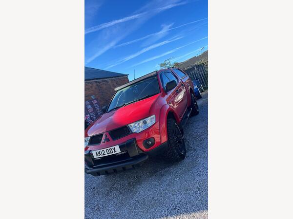 Mitsubishi L200 2.5 DI-D Barbarian Black Pickup Double Cab 4dr Diesel Auto 4WD Euro 5 (LB) (175 ps)