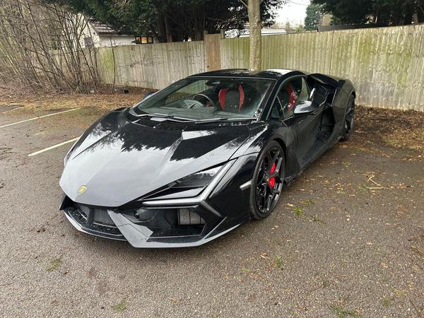 Lamborghini Revuelto 6.5 V12 HPEV 3.8kWh AMT 4WD Euro 6 2dr