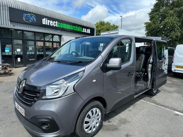 Renault Trafic 1.6 dCi 27 Sport Nav Minibus 5dr Diesel Manual SWB Euro 6 (9 Seat) (120 bhp) NO VAT JUST 48K SERVICE HISTORY !!!! LOVELY LOW MILES WITH SAT NAV A/C