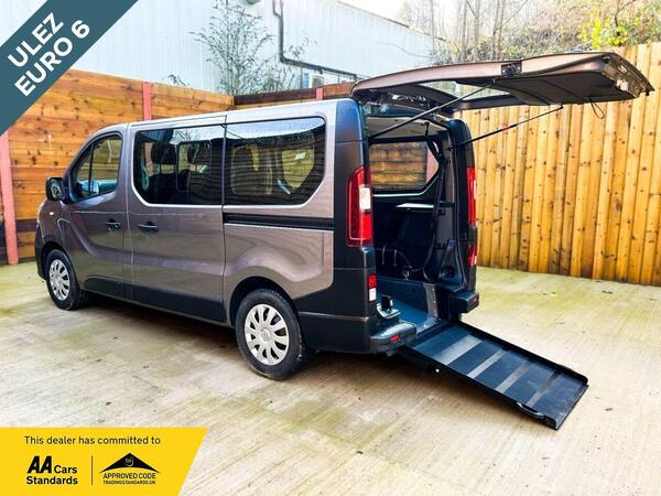 Renault Trafic 2.0 dCi ENERGY 28 Business EDC SWB Euro 6 (s/s) 5dr (9 Seat)
