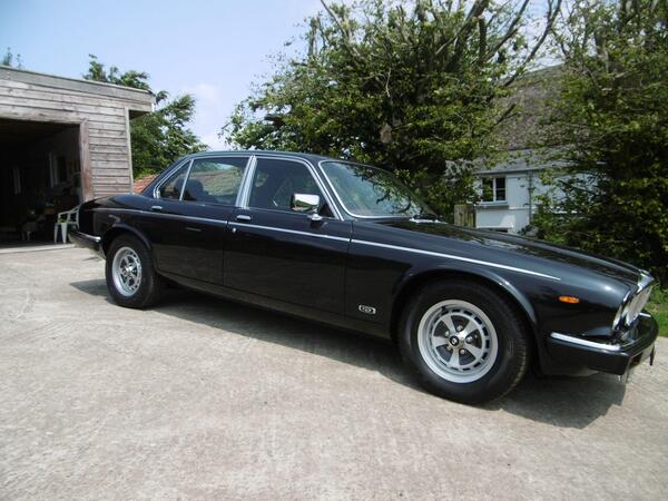 Daimler Double Six
