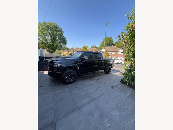 Dodge RAM 1500 HEMI Black Night Limited Edition