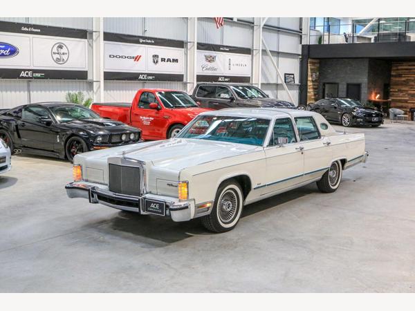 Lincoln Town Car Continental Sedan 400 cu in 6.6L V8 Auto 4dr
