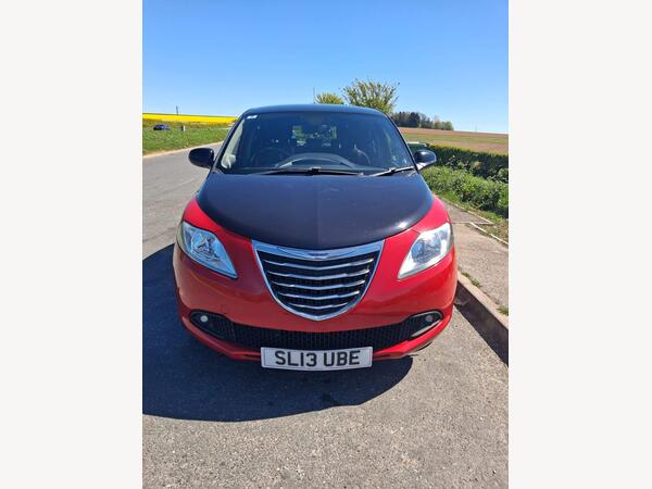 Chrysler Ypsilon 1.2 Black&Red Euro 5 (s/s) 5dr