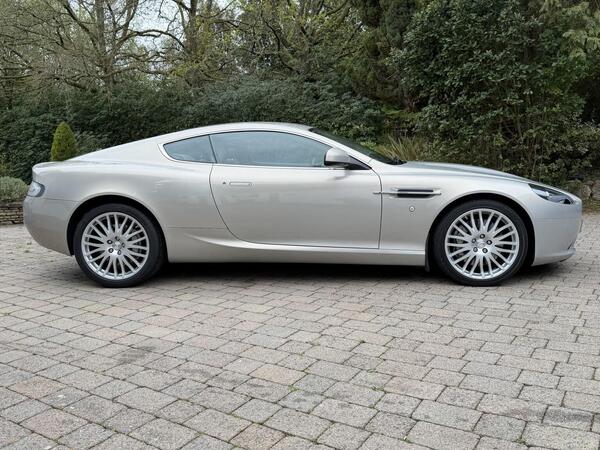 Aston Martin DB9 6.0 V12 T-TronicII Euro 5 2dr